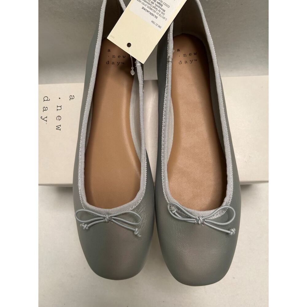 NIB a. new day Jackie Silver Memory Foam Classic Slip On Ballet Flats-Size 8